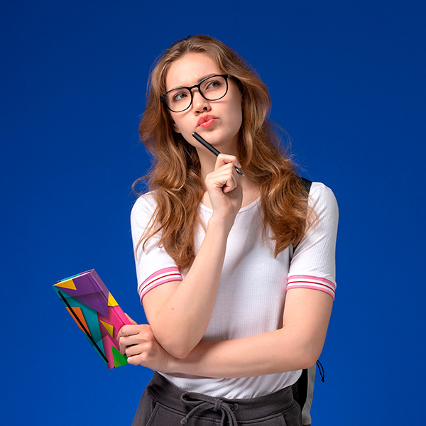 femme pensant