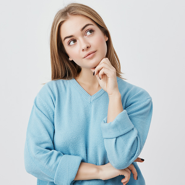 femme pensant